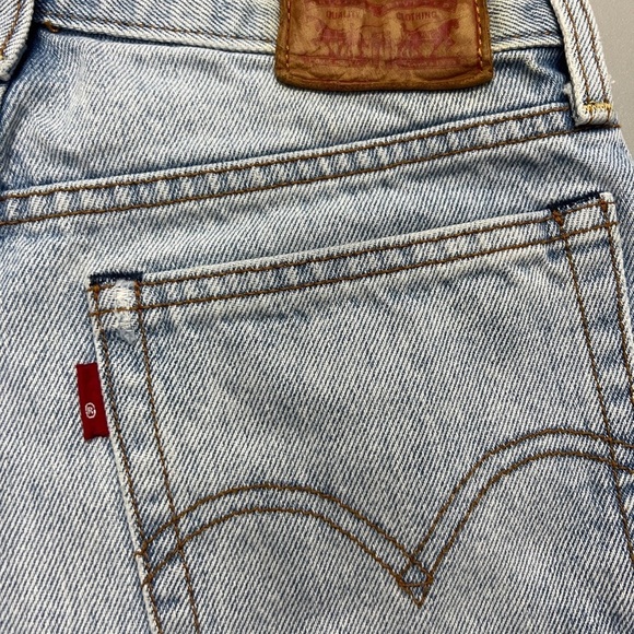 VINTAGE LEVI'S 501 Women's Light Blue Button Fly Jean Short Shorts 27 Raw Hem - Picture 4 of 8